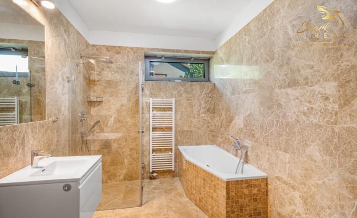 Luxusný 5i byt | 155 m², krb, terasa | Výhľad na Dunaj | Hradný kopec | Ihneď - fotografia 10