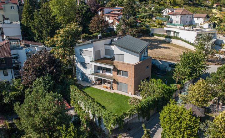 Luxusný 5i byt | 155 m², krb, terasa | Výhľad na Dunaj | Hradný kopec | Ihneď - fotografia 16