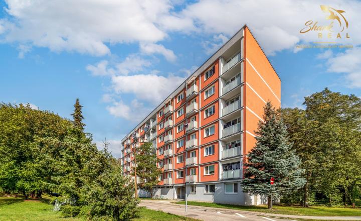 3-IZBOVÝ BYT S 2 BALKÓNMI A LOGGIOU NA ULICI A. HLINKU | PIEŠŤANY - fotografia 1