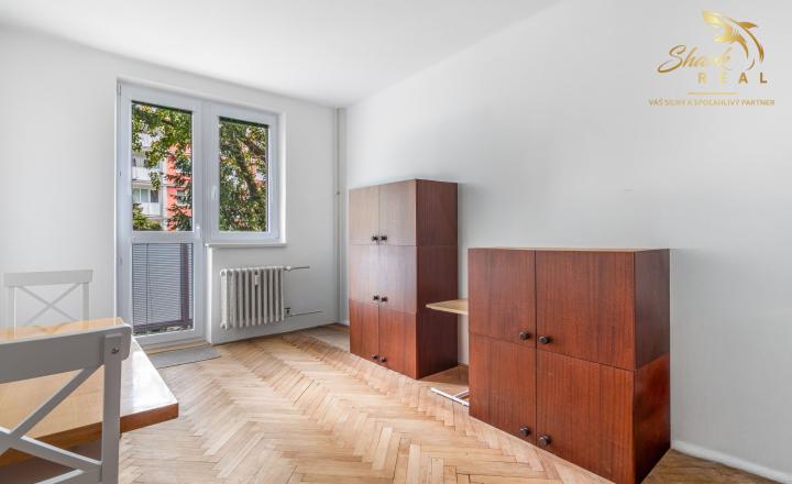 3-IZBOVÝ BYT S 2 BALKÓNMI A LOGGIOU NA ULICI A. HLINKU | PIEŠŤANY - fotografia 11