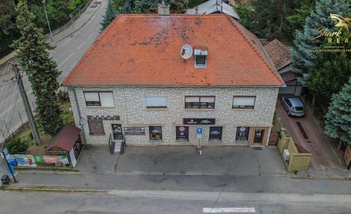 NEHNUTEĽNOSŤ, KTORÁ ZARÁBA | BUDOVA S AKTÍVNYM PRENÁJMOM - fotografia 1