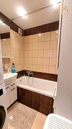 3 IZBOVÝ BYT  PO REKONŠTRUKCII S PRESKLENÝM BALKÓNOM,HODVÁBNA ULICA TREBIŠOV - fotografia 9
