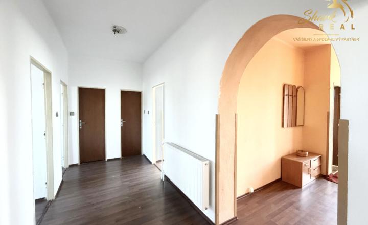 TOP PONUKA - 4 izbový udržiavaný rodinný dom  - fotografia 1