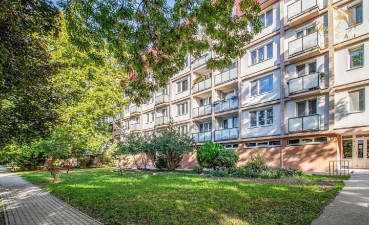 2-izbový byt s dvoma balkónmi a výhľadom na Váh | Vážska ulica, Piešťany - fotografia 1