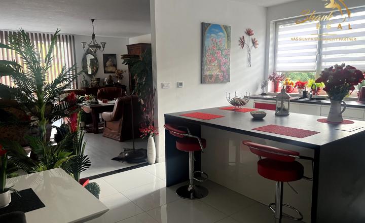 INVESTIČNÁ PRÍLEŽITOSŤ V STROPKOVE: NA PREDAJ moderná 2-podlažná polyfunkčná budova s vlastným parkovaním! - fotografia 17