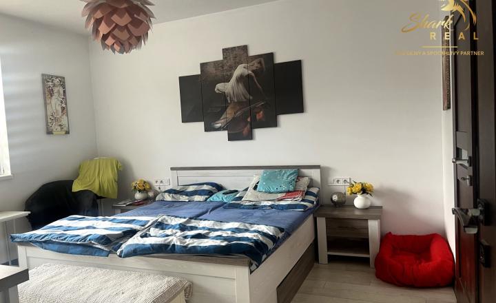 INVESTIČNÁ PRÍLEŽITOSŤ V STROPKOVE: NA PREDAJ moderná 2-podlažná polyfunkčná budova s vlastným parkovaním! - fotografia 21