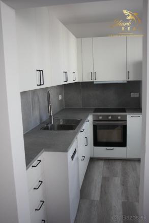 Moderný 3-izbový byt po kompletnej rekonštrukcii v Ružinove - fotografia 3