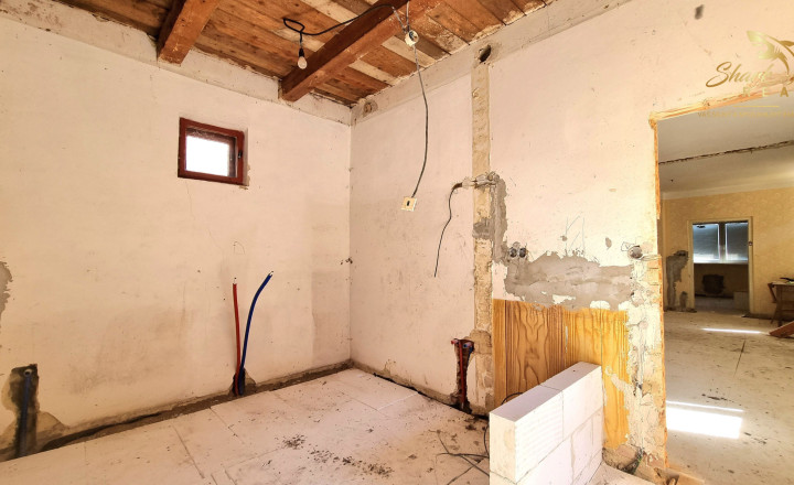 3-izbový tehlový dom s projektom a veľkým pozemkom (17,2 ára) | Veľké Ozorovce - fotografia 7