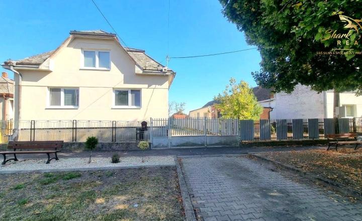 RODINNÝ DOM  v KOŽUCHOVE s obrovským pozemkom len 7 km od Trebišova - fotografia 1