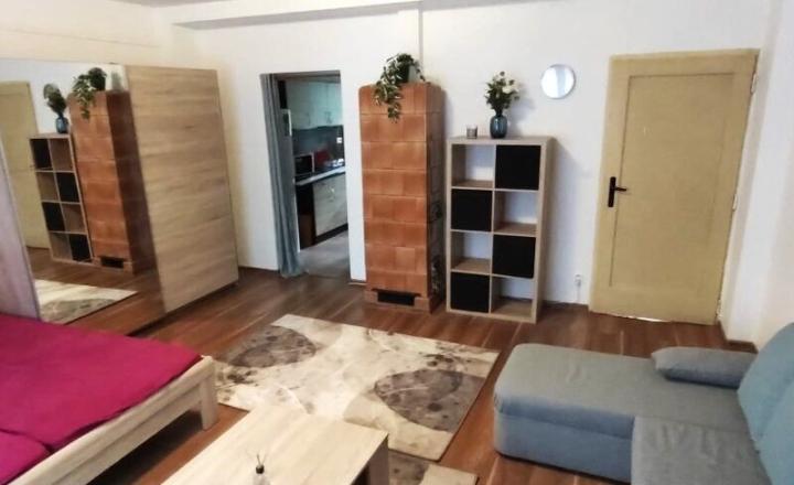 VEĽKÝ Staromestský 1i byt na prenájom pre 2 osoby- Voľný ihneď - fotografia 1