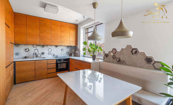Prekvapivo tichý 3i byt na Šancovej | Po architektonickej rekonštrukcii | 77m², 2x balkón |  - fotografia 1