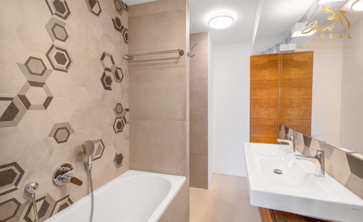 Prekvapivo tichý 3i byt na Šancovej | Po architektonickej rekonštrukcii | 77m², 2x balkón |  - fotografia 9