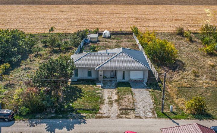 NOVÁ CENA : Novostavba rodinného bungalovu s veľkorysým pozemkom a prémiovým štandardom - Šurany - fotografia 6