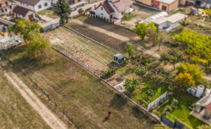 VÁŠ BUDÚCI DOMOV POD MALÝMI KARPATMI | STAVEBNÝ POZEMOK 654 m², SMOLENICE - fotografia 3