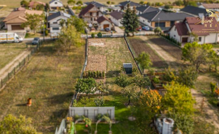 VÁŠ BUDÚCI DOMOV POD MALÝMI KARPATMI | STAVEBNÝ POZEMOK 654 m², SMOLENICE - fotografia 4