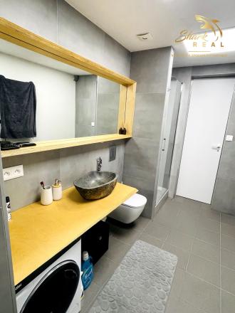 ! Znížená cena! PREDAJ: 2-izbový nadštandardne zrekonštruovaný byt s výhľadom na centrum Košíc - fotografia 14