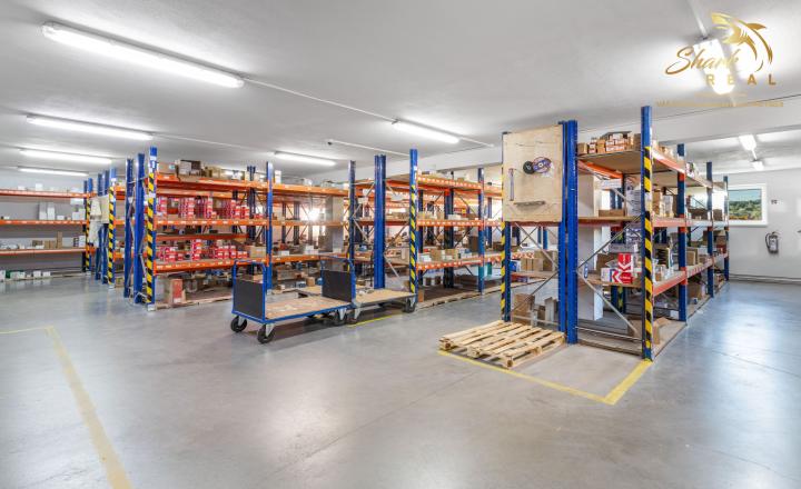 Na predaj moderný komerčný areál 1040 m² s logistickým zázemím – Nové Mesto nad Váhom - fotografia 8