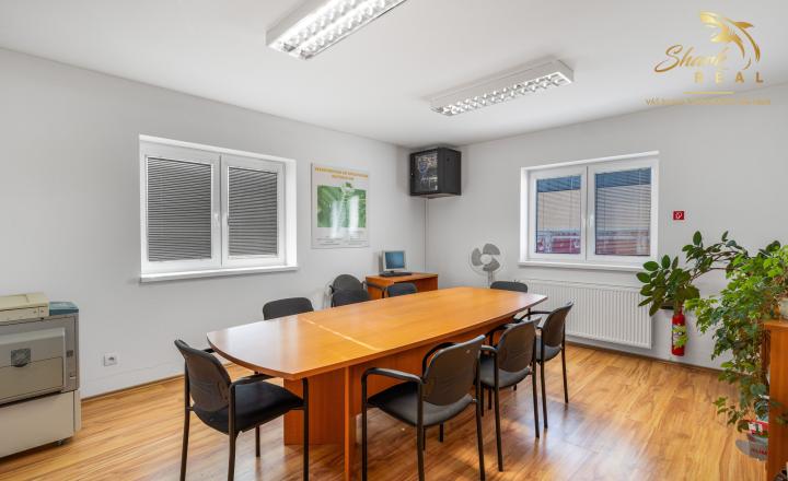 Na predaj moderný komerčný areál 1040 m² s logistickým zázemím – Nové Mesto nad Váhom - fotografia 13