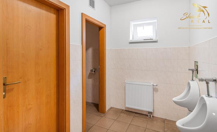 Na predaj moderný komerčný areál 1040 m² s logistickým zázemím – Nové Mesto nad Váhom - fotografia 14