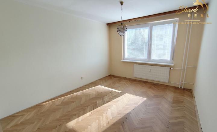 NOVINKA! Priestranný 4-izbový byt so šatníkom a špajzou na predaj - fotografia 1