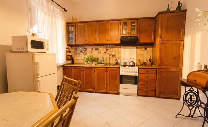 Exkluzívna ponuka: Veľkorysý 6-izbový rodinný dom s dvojgarážou v centre Vrútok - fotografia 6