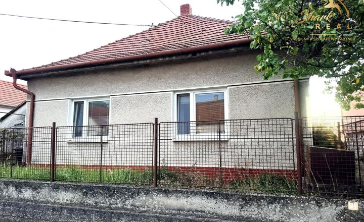 Na predaj 4i rodinný dom s garážou - fotografia 1