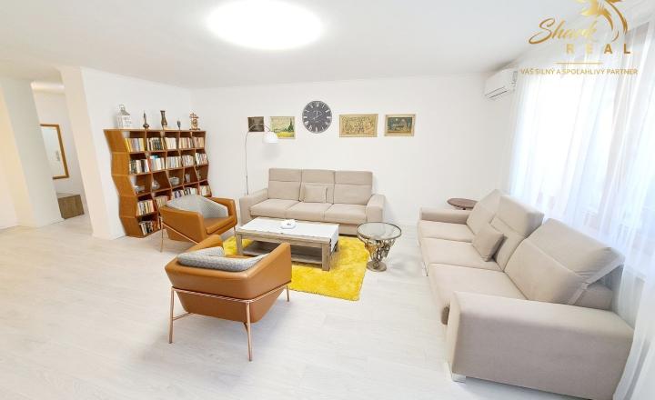Veľkometrážny byt 100m2 s terasou v centre mesta - fotografia 1