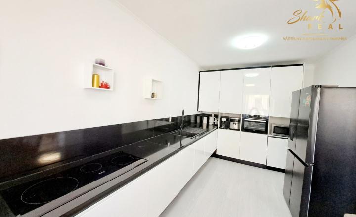 Veľkometrážny byt 100m2 s terasou v centre mesta - fotografia 4