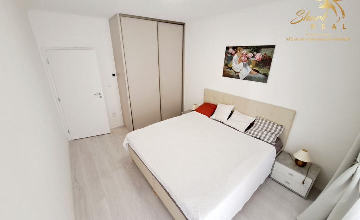 Veľkometrážny byt 100m2 s terasou v centre mesta - fotografia 11