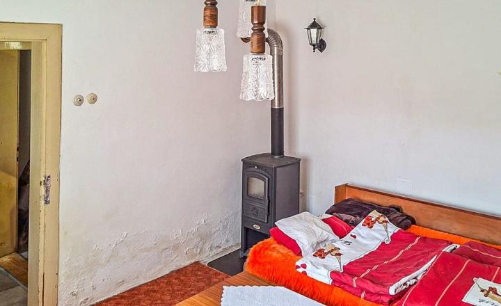 Rodinný dom s pozemkom v pokojnom prostredí obce | Lančár - fotografia 7