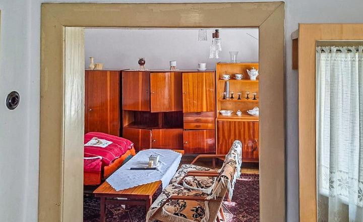 Rodinný dom s pozemkom v pokojnom prostredí obce | Lančár - fotografia 8