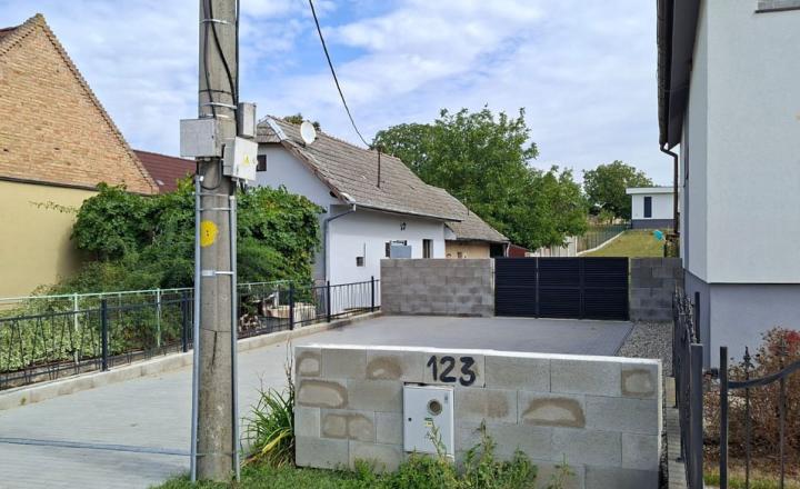 Rodinný dom s pozemkom v pokojnom prostredí obce | Lančár - fotografia 18