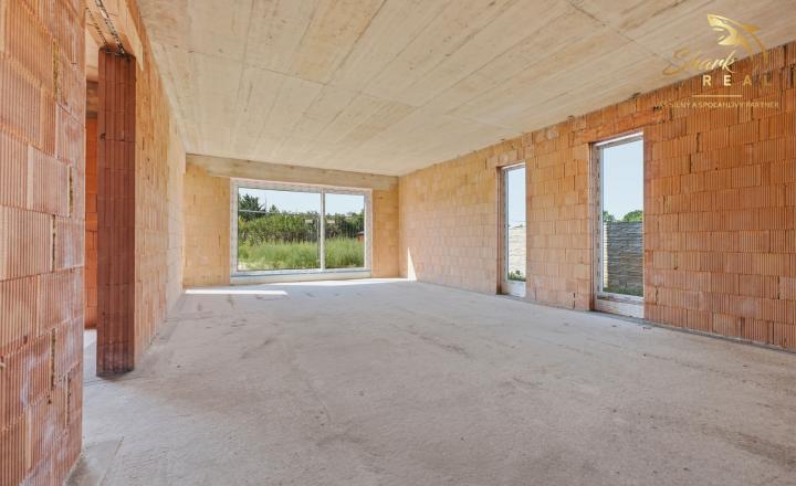 LUXUSNÁ MESTSKÁ 6-IZBOVÁ VILA SO STREŠNOU TERASOU | SENEC – KYSUCKÁ ULICA - fotografia 16