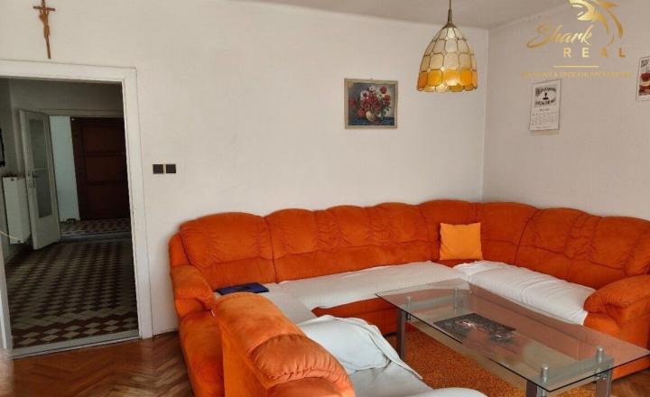 Na predaj dom v Novej Bošáci s rovinatým pozemkom  - fotografia 3
