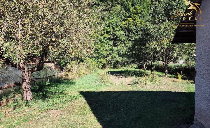 Na predaj dom v Novej Bošáci s rovinatým pozemkom  - fotografia 7