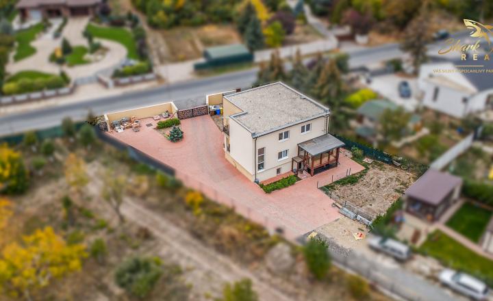 Investičná príležitosť v Leviciach – 6 bytov pod jednou strechou - fotografia 2