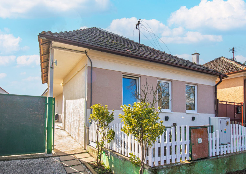 [ REZERVOVANÉ ] PEKNUČKÝ DOM S KRÁSNYM VÝHĽADOM NA PARČÍK