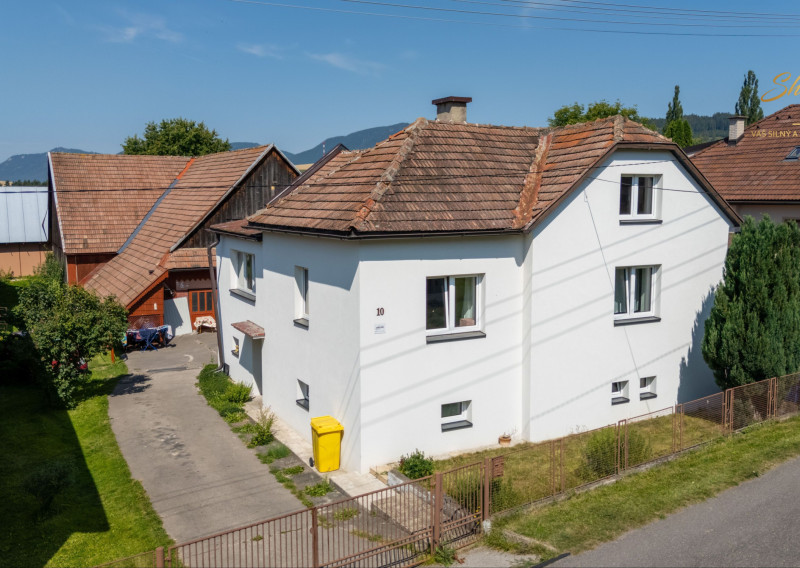 Priestranný rodinný dom s pozemkom 1 623 m² v Pavlovej Vsi – len pár minút od Tatralandie
