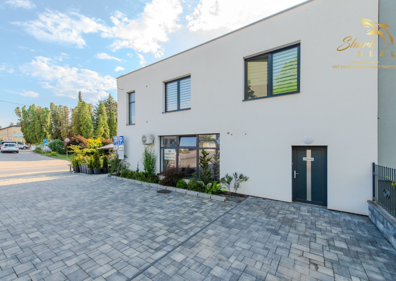 Moderný komerčný priestor v centre Stropkova vo výmere 150 m2