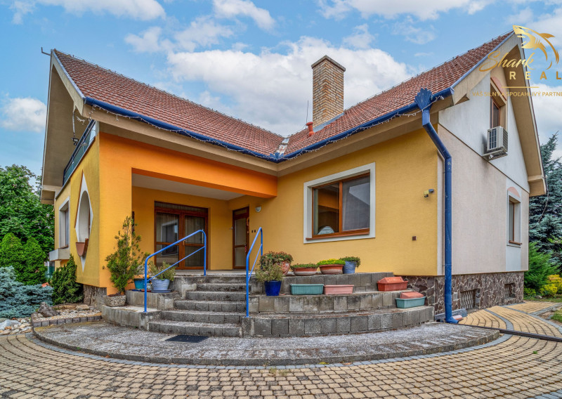 Na predaj 7 izbový rodinný dom s krásnou záhradou