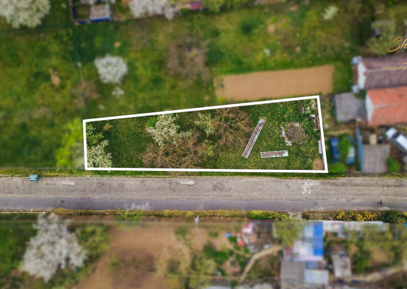 REZERVOVANÉ / Slnečný rovinatý pozemok o výmere 408 m² v meste VRBOVÉ