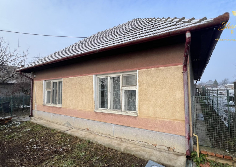Rodinný dom s 20á pozemkom v obci Semerovo