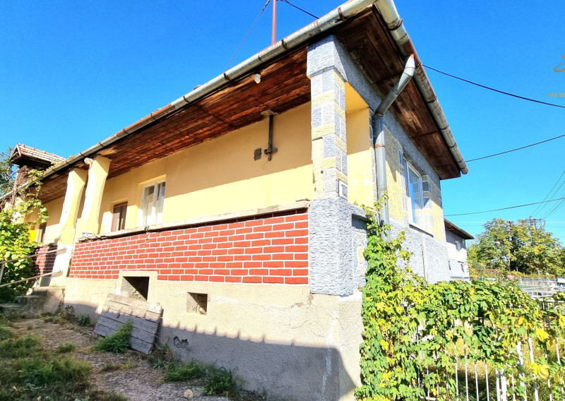 3-izbový tehlový dom s projektom a veľkým pozemkom (17,2 ára) | Veľké Ozorovce